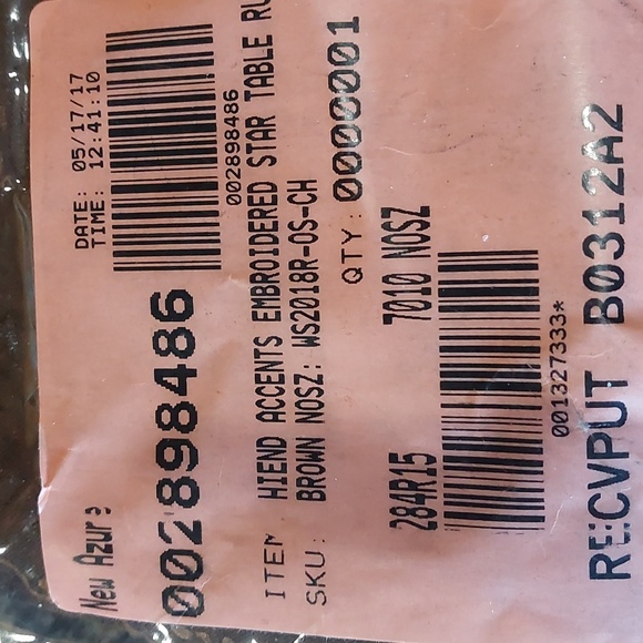 Hiend Accent Laredo table runner - NWT - Picture 6 of 6